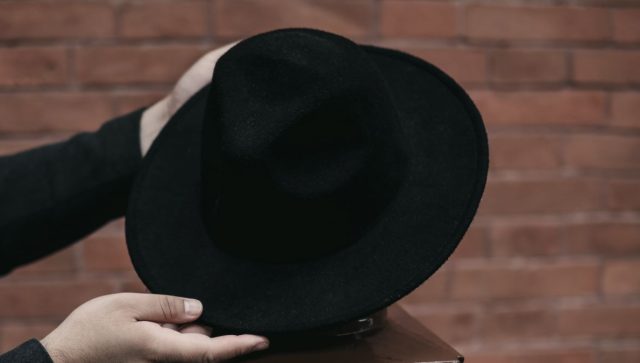Čuveni crni šešir Majkla Džeksona na aukciji u Parizu