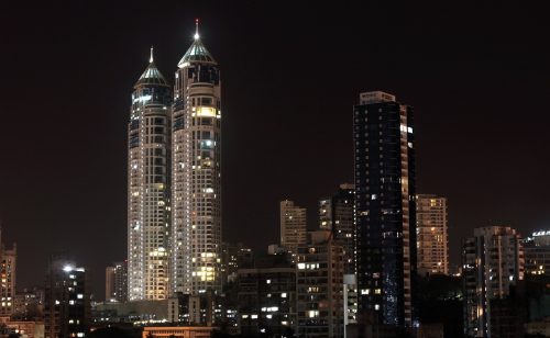 Indijski rupi pao na rekordno nizak nivo