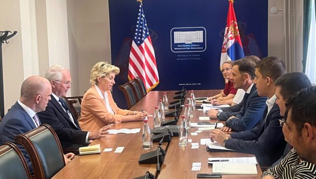Američki ambasador poručio da su revolucionarni projekti budućnost Srbije