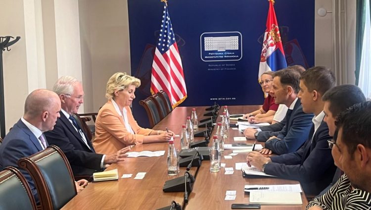 Američki ambasador poručio da su revolucionarni projekti budućnost Srbije
