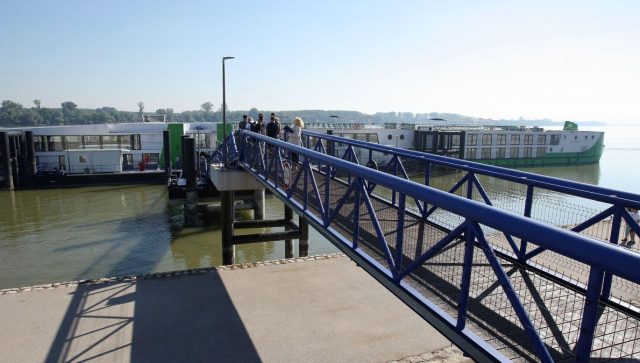 Otvoreno međunarodno putničko pristanište na Dunavu u Zemunu