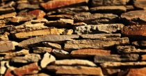 Održivost kao motiv savremene gradnje: Tradicionalni materijali u novoj ulozi kamenje zid