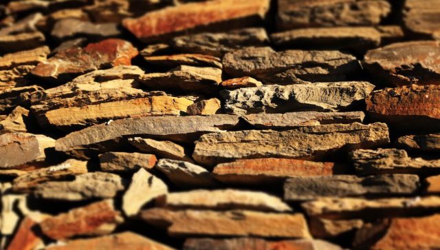 Održivost kao motiv savremene gradnje: Tradicionalni materijali u novoj ulozi
