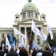 Samostalni sindikat ispred Skupštine Srbije tražio veće plate i bolje zakone