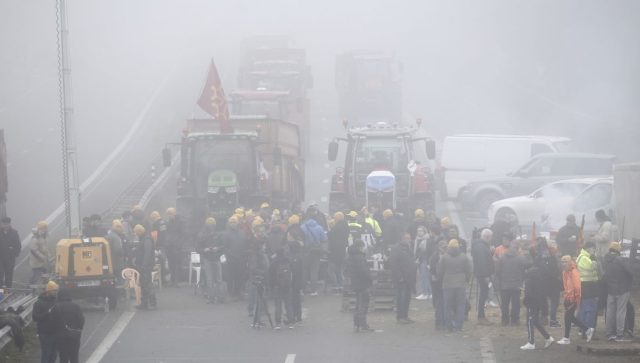Poljoprivrednici u Francuskoj pozivaju na sedmodnevnu blokadu Pariza