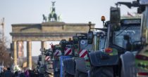 traktori – berlin – blokada
