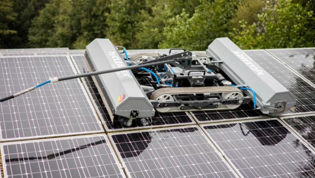 Nova usluga na domaćem tržištu: Robot čisti solarne panele