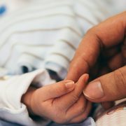 Roditeljski dodatak promenjen od 1. jula: Za prvo dete 380.161 dinara