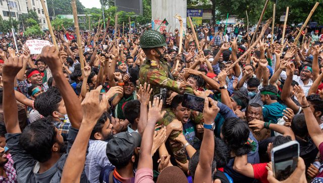 Premijerka Bangladeša podnela ostavku i napustila zemlju