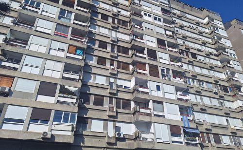 Na aukcijama trosobni stanovi u Beogradu, kuće u Šapcu i Beški