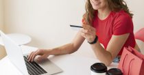 Otvoren tender za poboljšanje sistema ePlaćanje i ePlati beautiful-woman-ready-shop-online online kupovina freepik