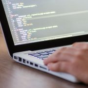 Ukidanje podsticaja uzdrmalo IT sektor – Dve velike korporacije razmatraju povlačenje sa srpskog tržišta