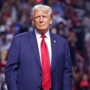 Tramp preko ekonomije pokušava da reši političke stvari