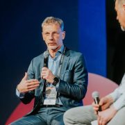 Banka budućnosti: Odobrenje kredita putem mobilnog telefona, transfer novca unutar četa…