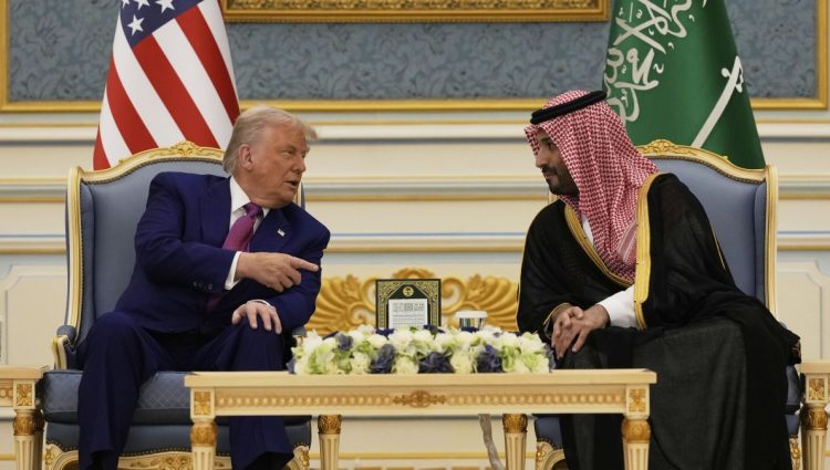 Tramp započeo posetu Persijskom zalivu u Saudijskoj Arabiji