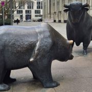 FTSE 100 na rekordnom nivou, rast indeksa u evrozoni i Aziji