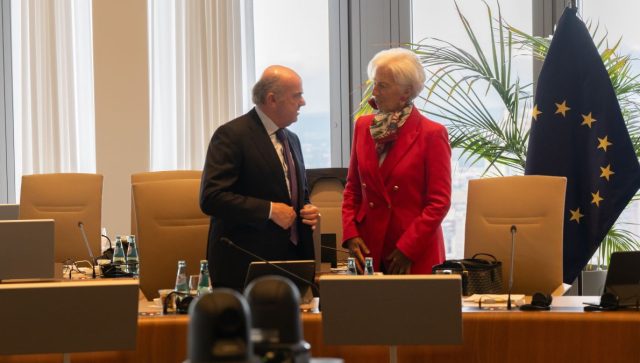 ECB nastavlja sa monetarnim popuštanjem, očekivana inflacija niža za 0,3 odsto