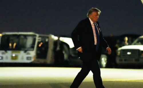 Tramp je 2025. poništio decenije američke trgovinske politike, a nema obećane koristi