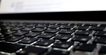 Investitori ulažu u poznate AI startapove, ostali zanemareni cirilica-tastatura