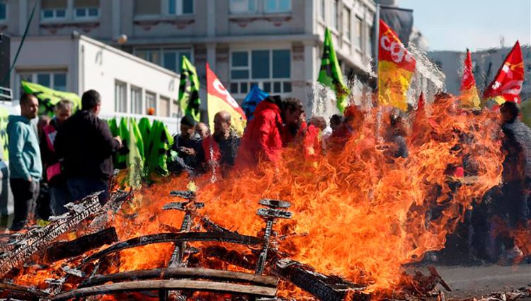 Na sindikalnim protestima u Francuskoj 800.000 demonstranata