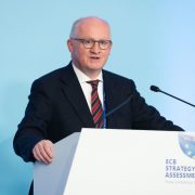 Uprkos padu cena nafte, ECB upozorava na rizik od rasta inflacije  