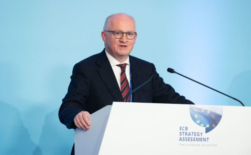 Uprkos padu cena nafte, ECB upozorava na rizik od rasta inflacije  