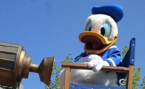 Paja Patak menja svoj automobil na benzin za električni