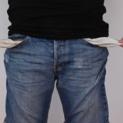 Trećina građana Srbije ima poteškoće da “sastavi kraj s krajem”