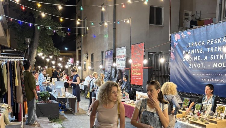 Novogodišnji božanstveni bazar u Božidarcu