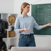 Kako su profesori u Srbiji za jednu deceniju „izgubili“ 1,3 minimalca