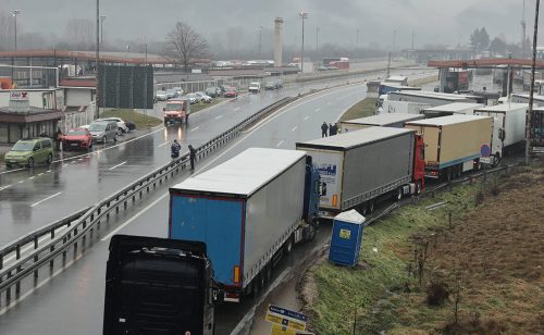 Prevoznici iz Srbije u 15 sati obustavljaju blokade teretnih graničnih prelaza