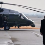 Tramp smenio državnu tužiteljku Pam Bondi, načelnik štaba kopnene vojske penzionisan