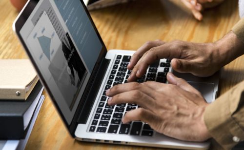 MOR: Srbija pred izmenama Zakona o radu radi zaštite hiljada digitalnih platformskih radnika