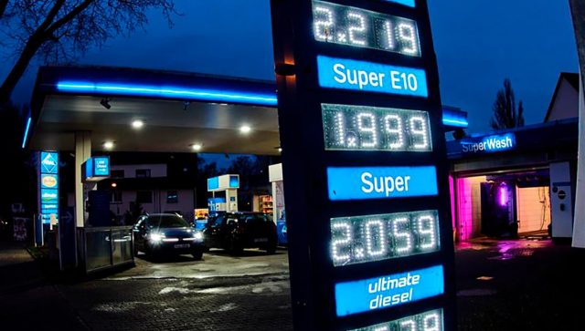 Cena benzina u SAD premašila četiri dolara za galon