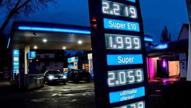 Cena benzina u SAD premašila četiri dolara za galon