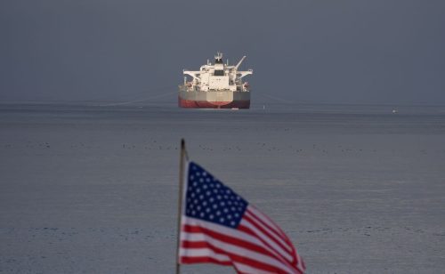 SAD dozvolile Indiji da privremeno kupuje rusku naftu, a od Kine traže da smanji uvoz