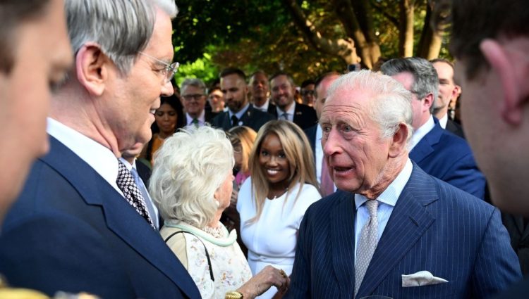 Kralj Čarls u Vašingtonu u misiji ublažavanja tenzija između saveznika