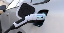 elektricni-automobili-13-punjac-foto-freepik