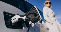 elektricni-automobili-16-punjac-foto-freepik