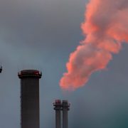 Srpska industrija između čekića i nakovnja  