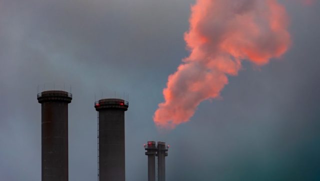 Srpska industrija između čekića i nakovnja  