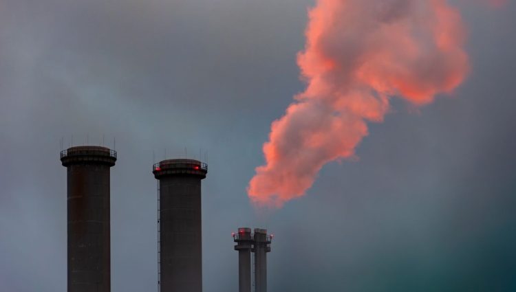 Srpska industrija između čekića i nakovnja  