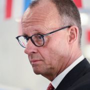 Merc zahteva od Fon der Lajen smanjenje briselske regulative