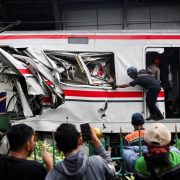 U sudaru vozova u blizini Džakarte poginulo 14 žena