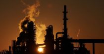 rafinerija gas nafta energetika reuters