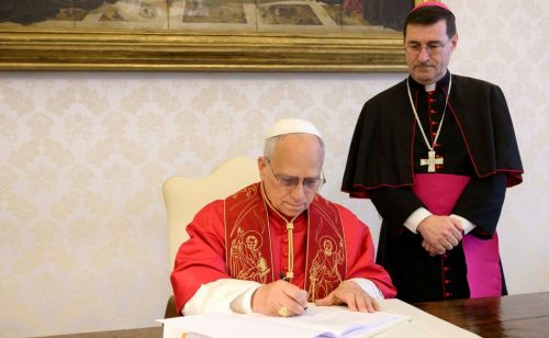 Papa pozvao na usporavanje razvoja i etičku primenu AI tehnologije