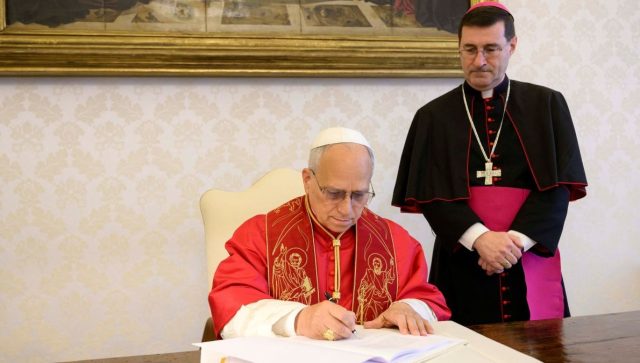 Papa pozvao na usporavanje razvoja i etičku primenu AI tehnologije