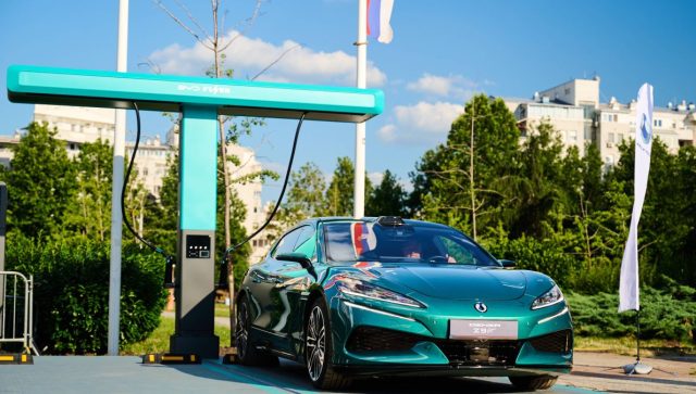 BYD predstavio u Beogradu ultrabrzi punjač za e-vozila