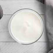 Danone tužio kompaniju Chobani zbog tvrdnji o sadržaju proteina u jogurtu
