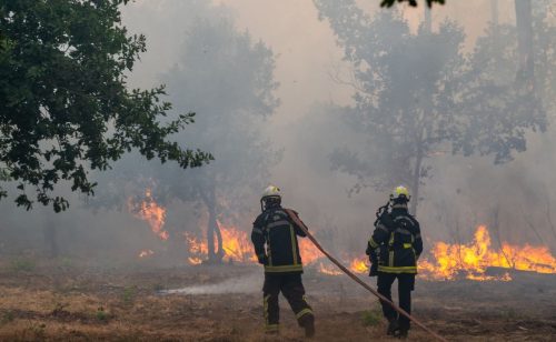 Desetine hiljada ljudi beže od požara u Francuskoj, u Španiji vanredna situacija